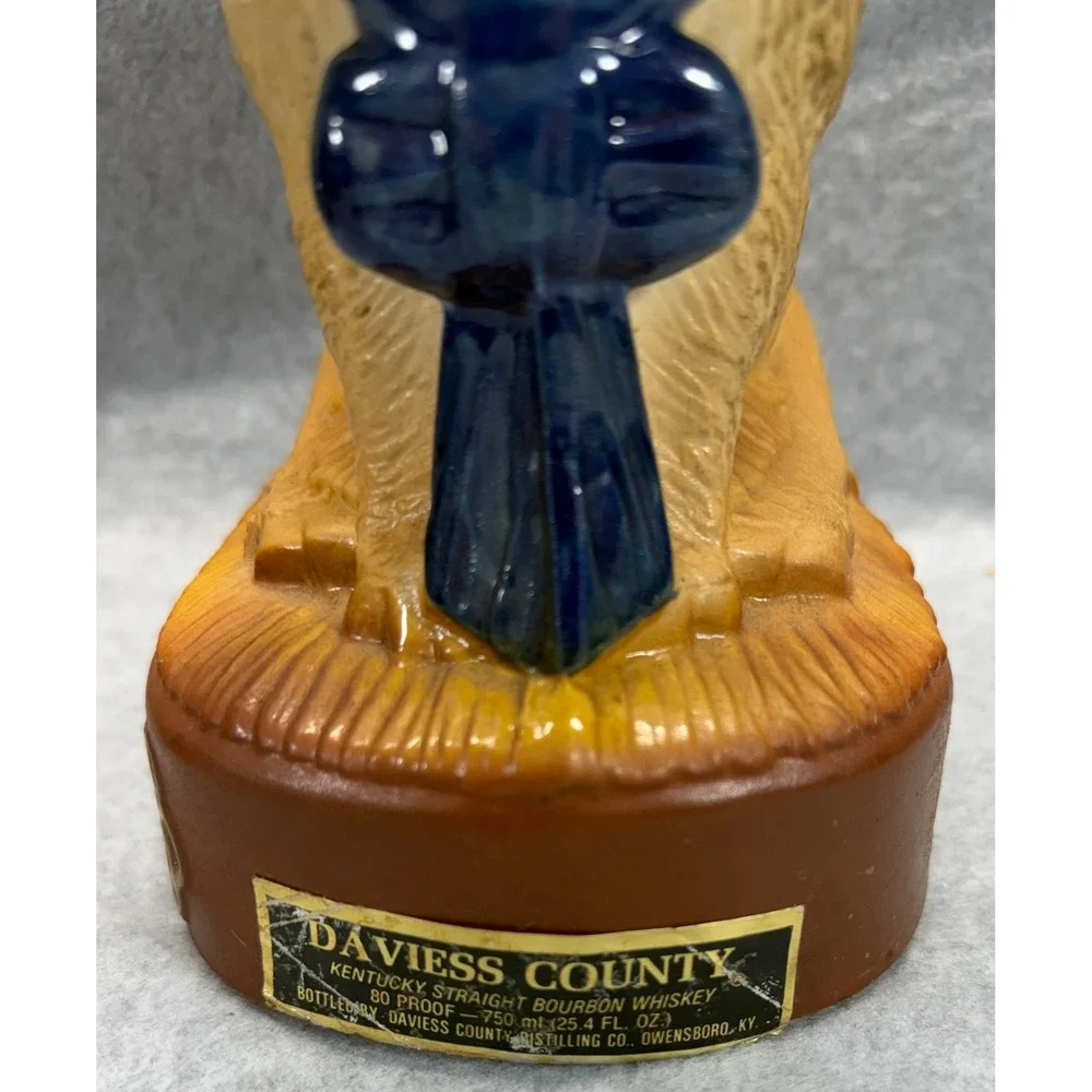 Vintage Daviess County The Iowa Hog Bourbon Whiskey Decanter Pig Collectible